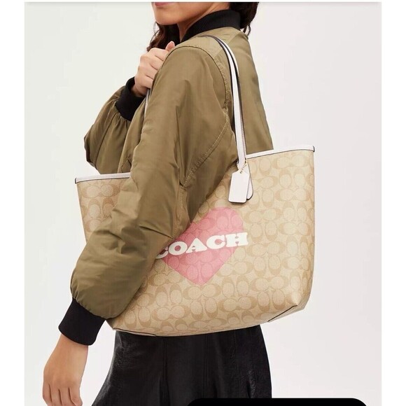 Coach CP052 City Tote In Signature Canvas With Heart Print Khaki NWT Org $398 - Picture 8 of 8